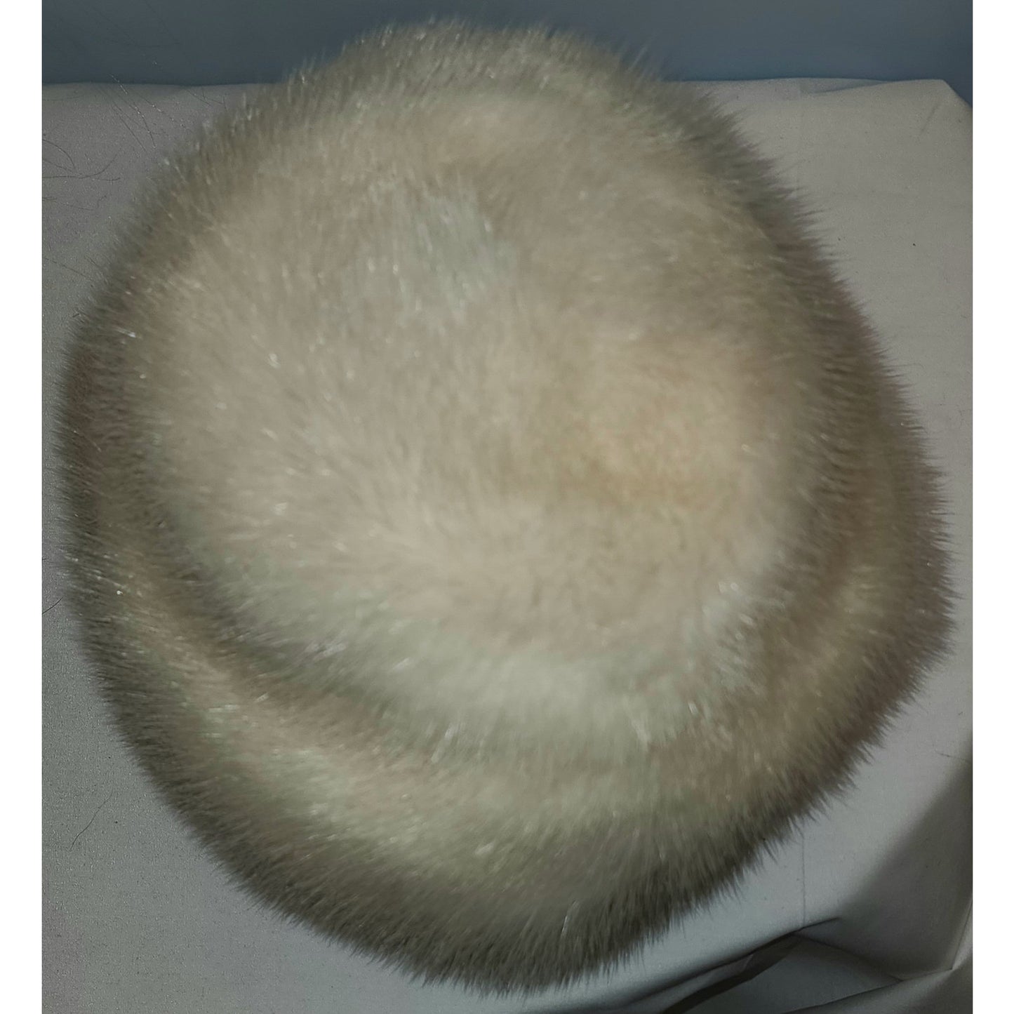 Vintage fur hat 1960s large cream mink fur beehive pouf hat boho apres ski winter hat 22 in.