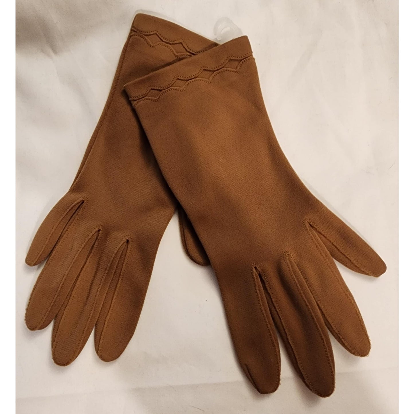 Vintage Brown Gloves 1960s Light Chocolate Brown Nylon Stretch Wrist Gloves Scalloped Wrist Accent Mid Century S M