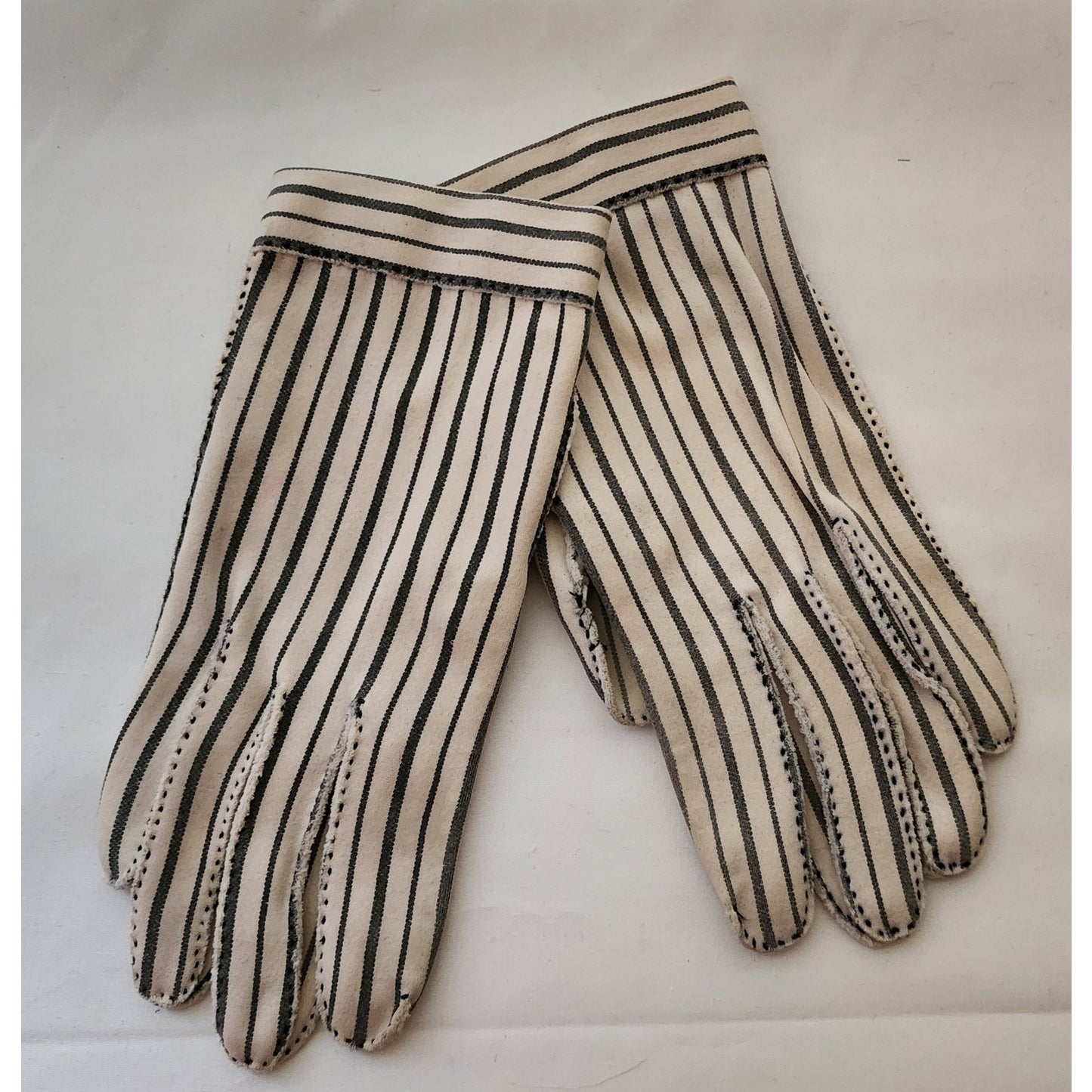 Vintage Hermes Gloves 1950s Cream Blue Pinstriped Cotton Blend Gant Hermes Wear Right Exclusive USA Mid Century Designer