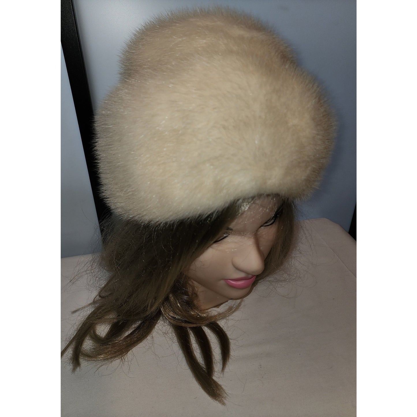 Vintage fur hat 1960s large cream mink fur beehive pouf hat boho apres ski winter hat 22 in.