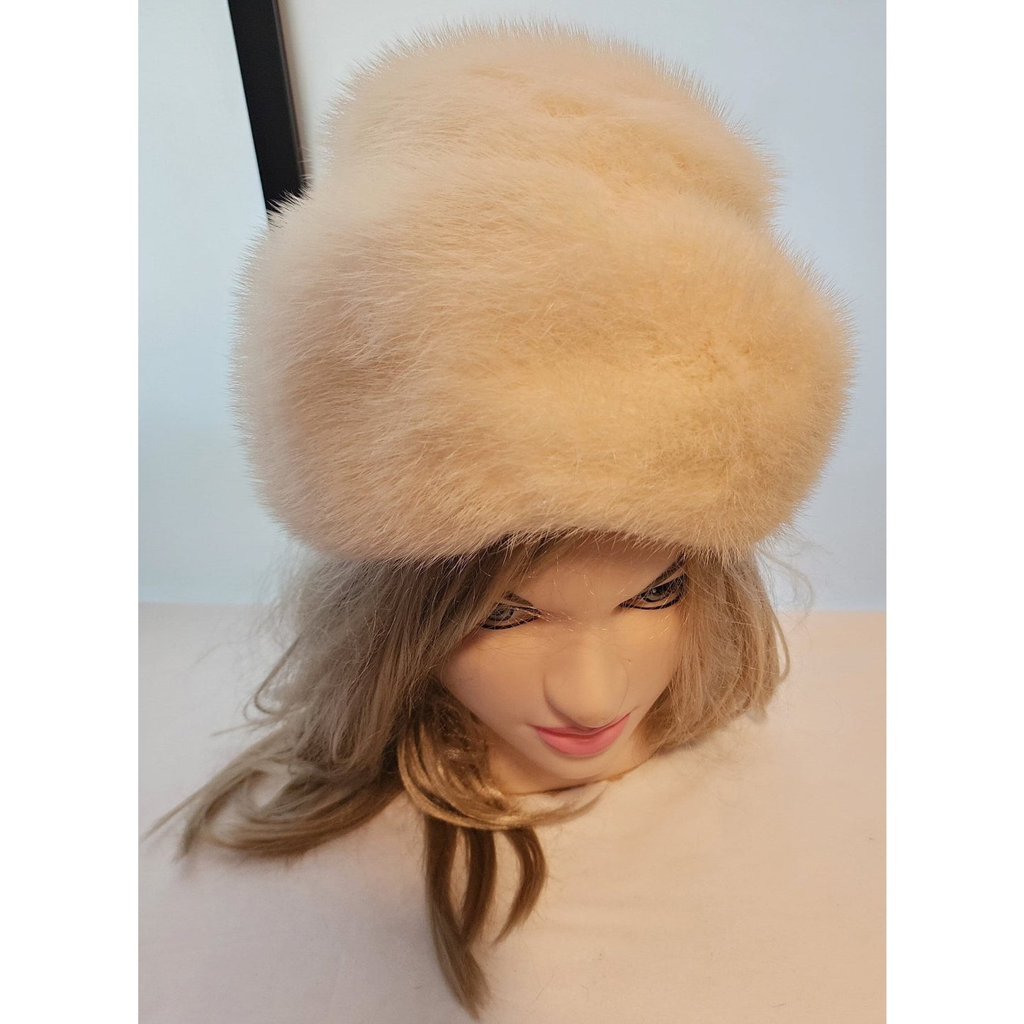 Vintage fur hat 1960s large cream mink fur beehive pouf hat boho apres ski winter hat 22 in.