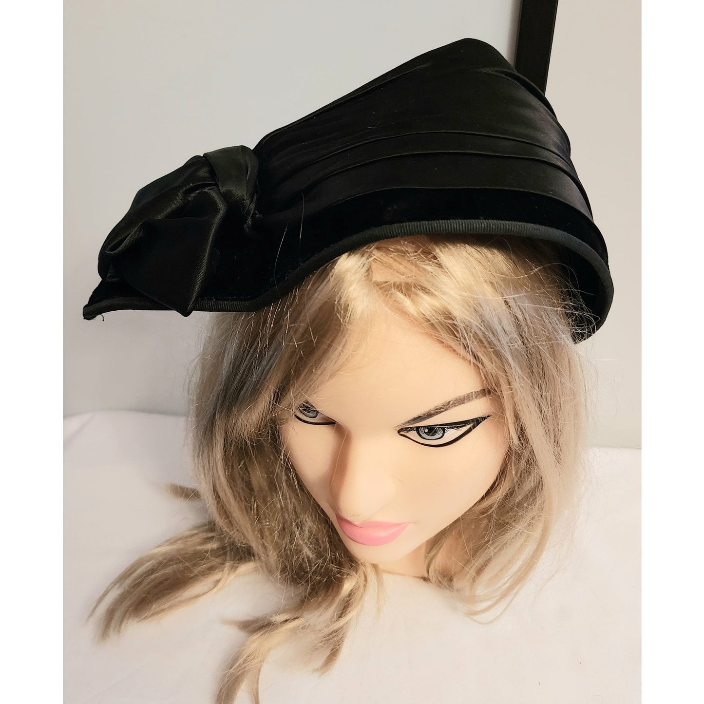 Vintage Asymmetric Hat Chic 1940s Black Velvet Fabric Bow Hat Film Noir Mid Century