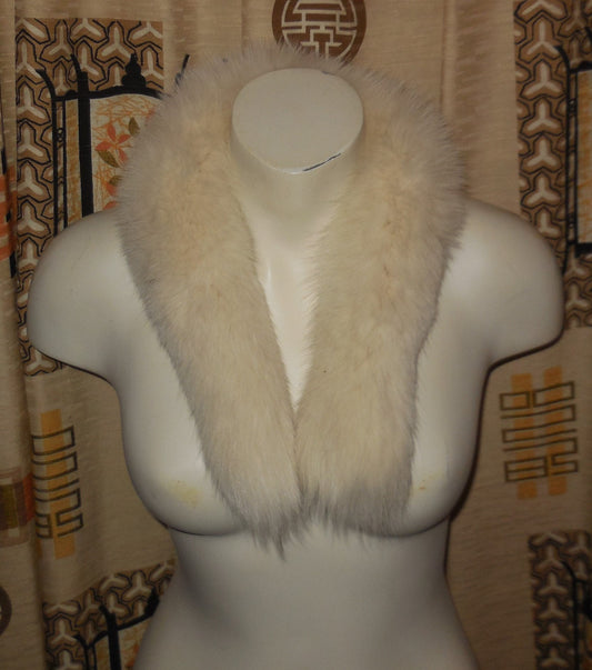 Vintage Fur Collar 1960s Creamy White Fox Fur Collar for Coat Jacket Fur Scarf Semi Round Boho Fur Collar 26 in. long