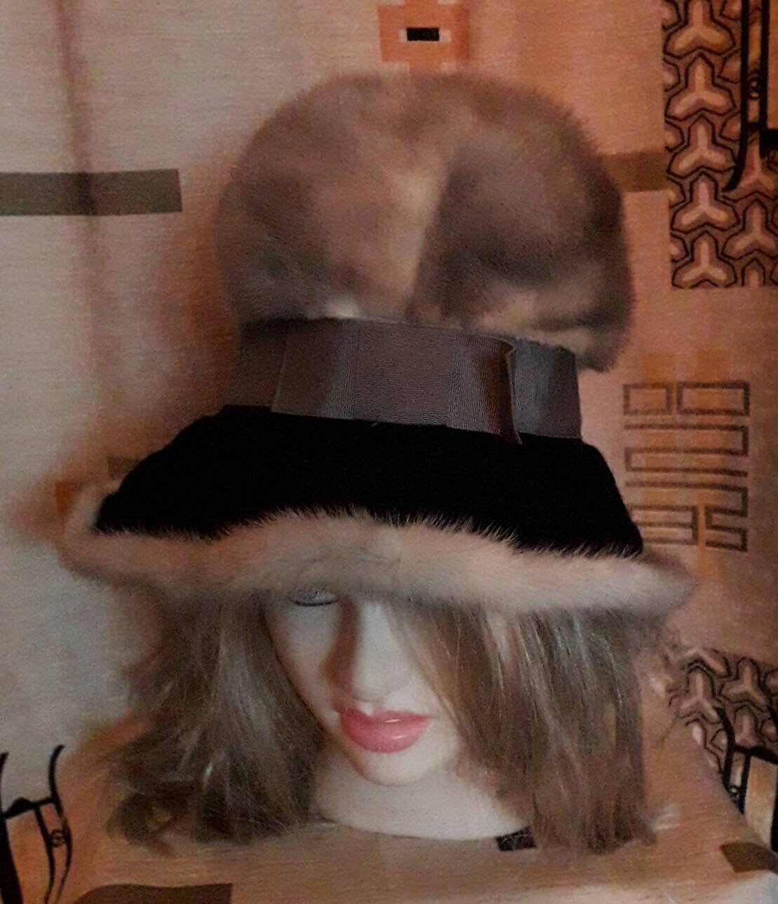 Vintage Fur Hat 1960s Silver Mink Fur Tall Wide Brim Mushroom Hat Bow Detail Mod Boho 21 in.