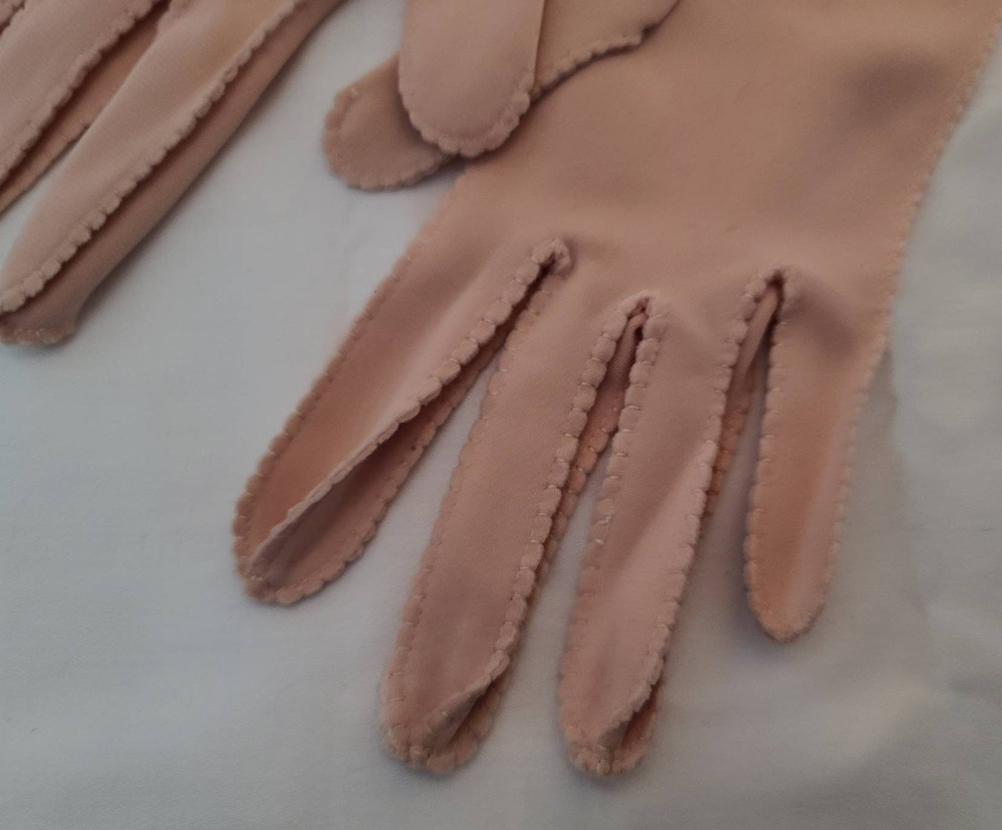 SALE Vintage Pink Gloves 1950s Light Pink Nylon Gloves Cutout Leaves Rockabilly 7