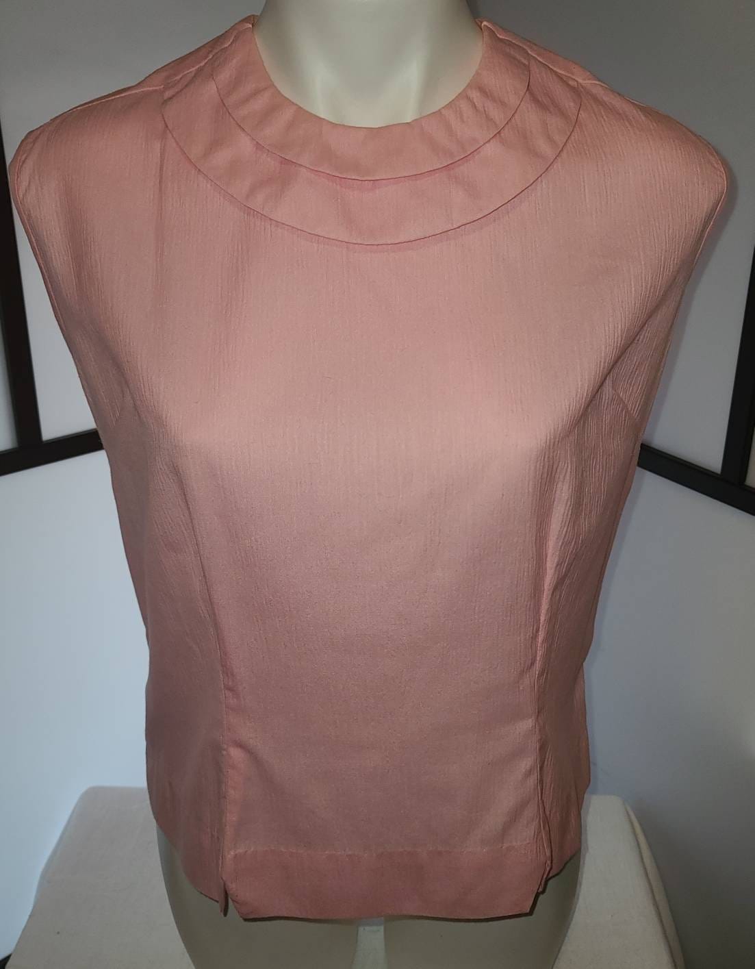 Vintage 1950s Blouse Pink Cotton Sleeveless Back Button Blouse Darts Unique Collar Detail Rockabilly L