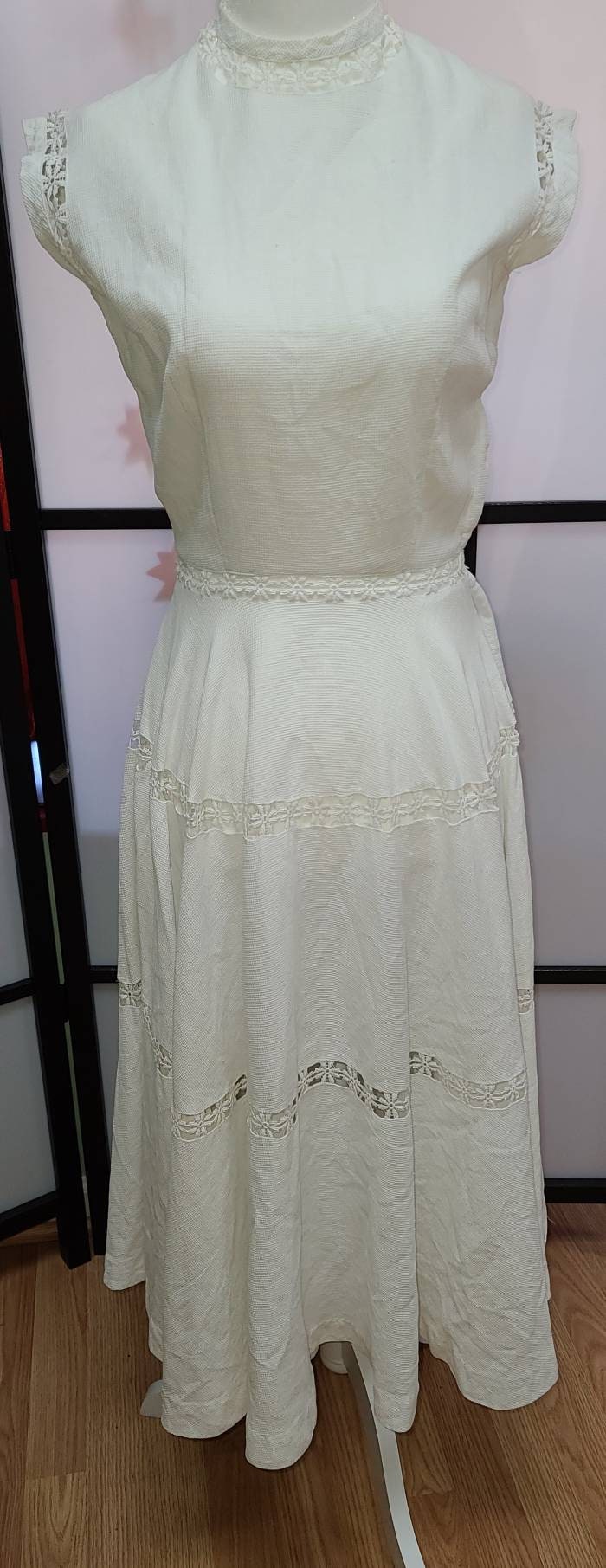 Vintage 1950s Dress White Cotton Pique Cutout Lace Inserts Full Skirt Minx Modes Mid Century Rockabilly Pinup Casual Wedding Bridal S