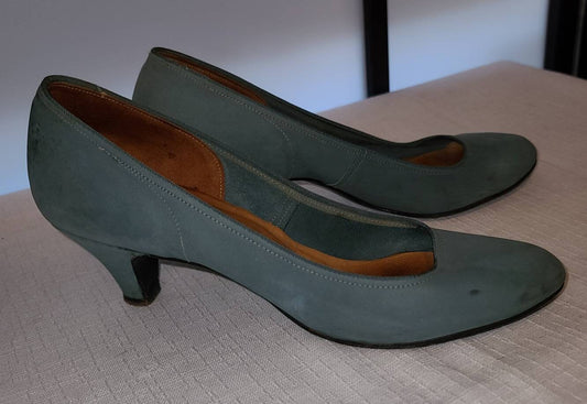 Vintage 1950s Shoes Soft Gray Suede Low Heel Pumps Mid Century Rockabilly 7 7.5 N