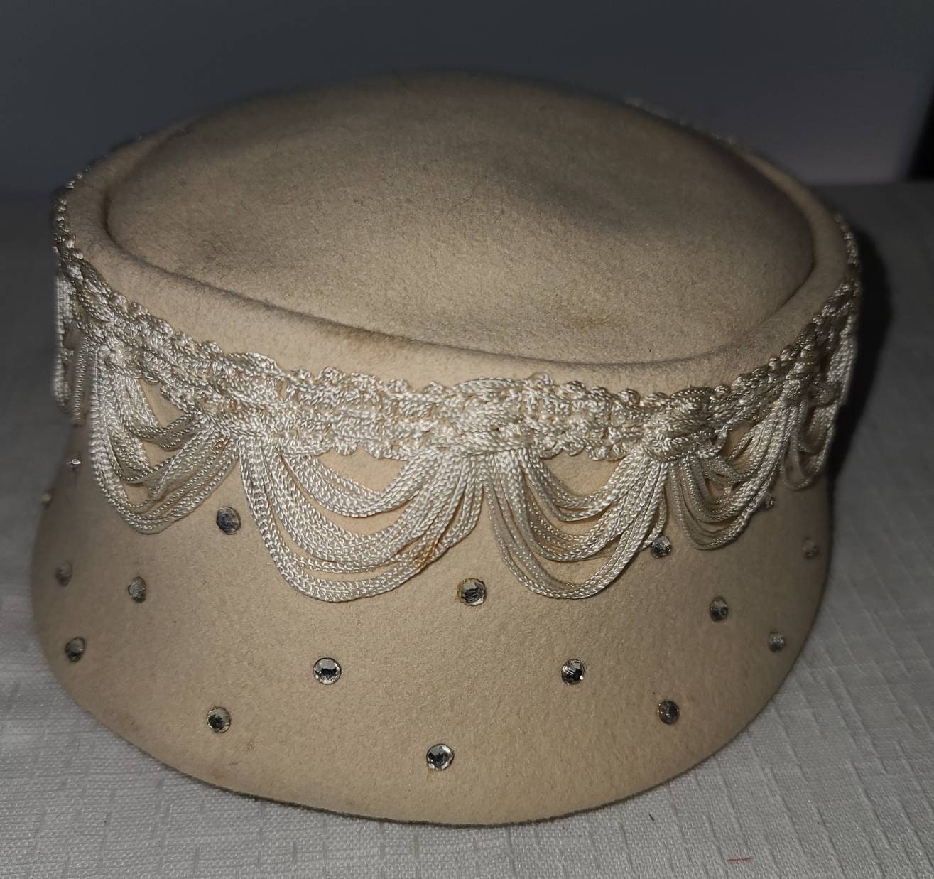 SALE Vintage 1950s 60s Hat Round Cream Felt Hat Tassel Trim Prong Set Rhinestones Pillbox Hat Rockabilly Mod Boho 22 in. a few spots