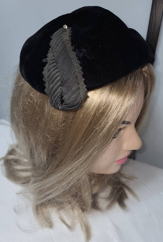 SALE Vintage Half Hat 1940s 50s Small Black Velvet Cap Cocktail Hat Rockabilly 22 in.