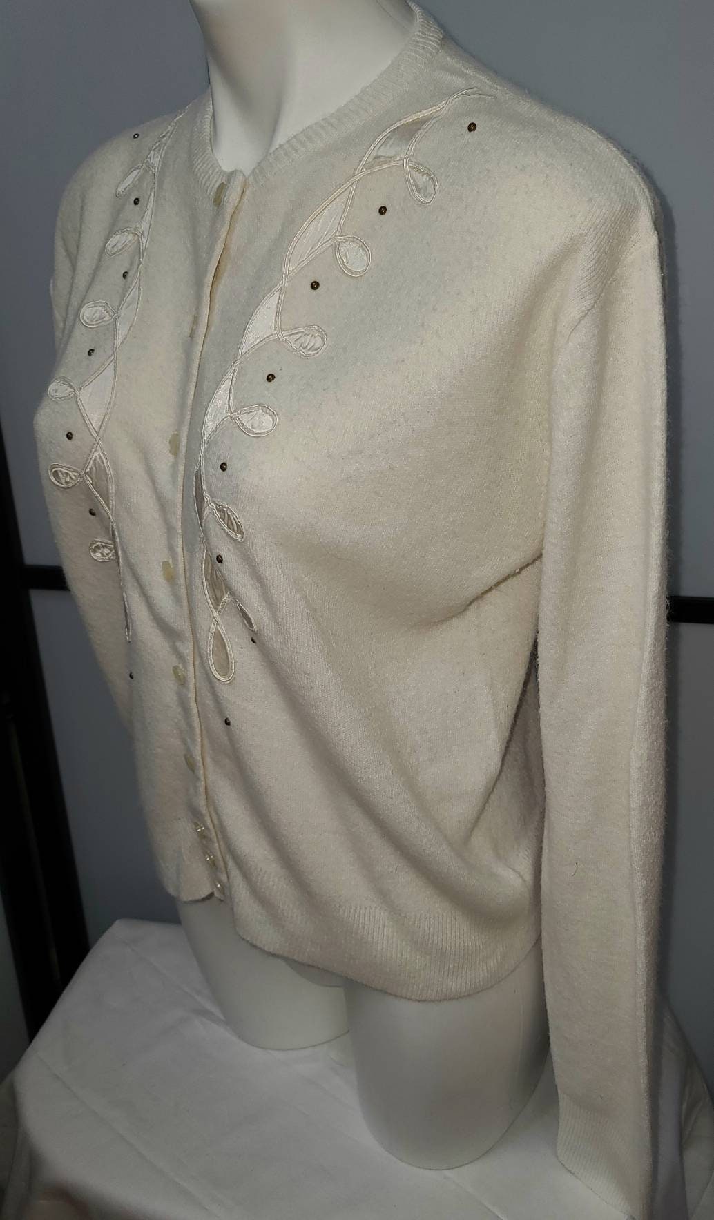 Vintage 1950s Sweater White Orlon Cardigan Embroidered Satin Designs Rockabilly Pinup L