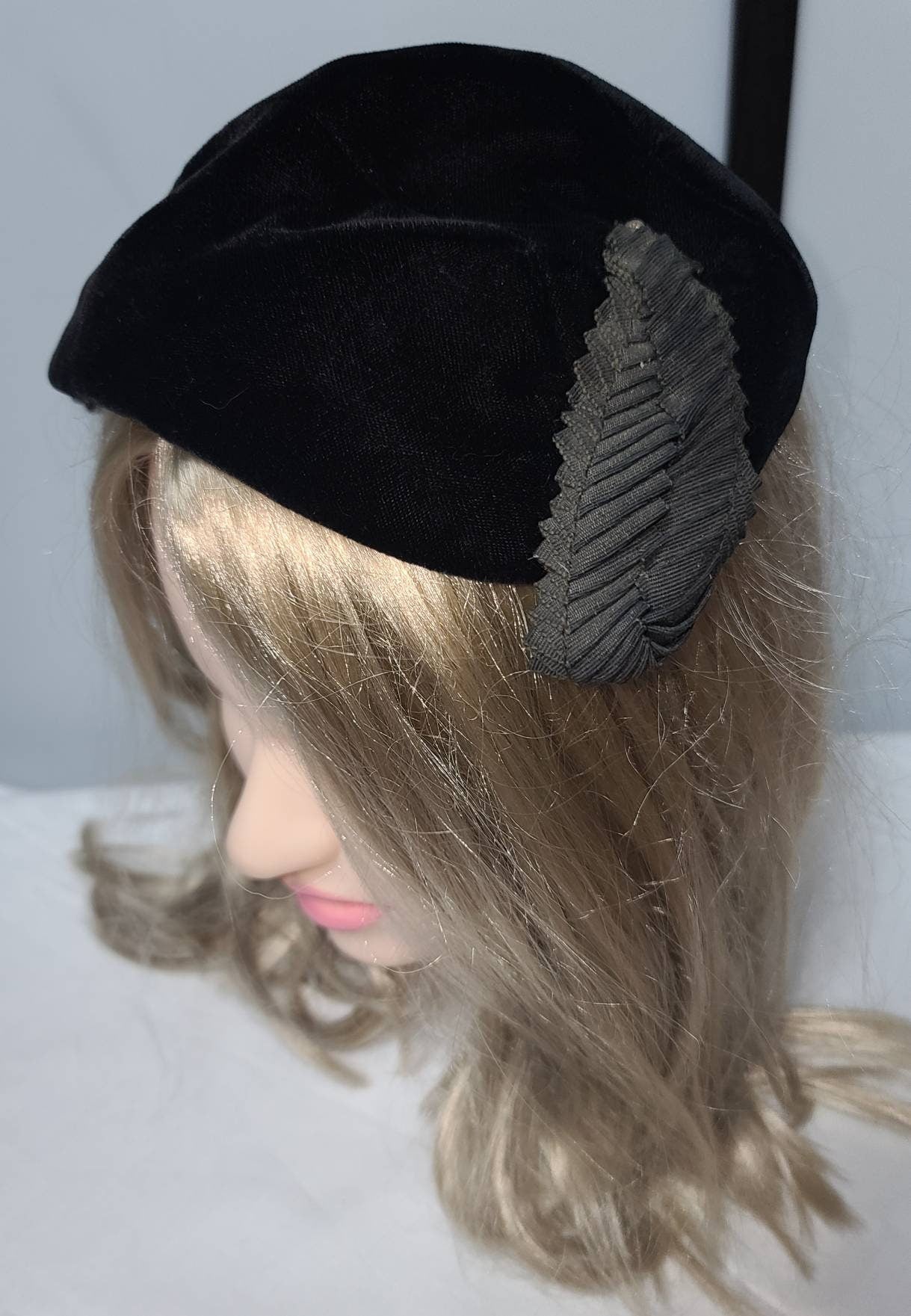 SALE Vintage Half Hat 1940s 50s Small Black Velvet Cap Cocktail Hat Rockabilly 22 in.