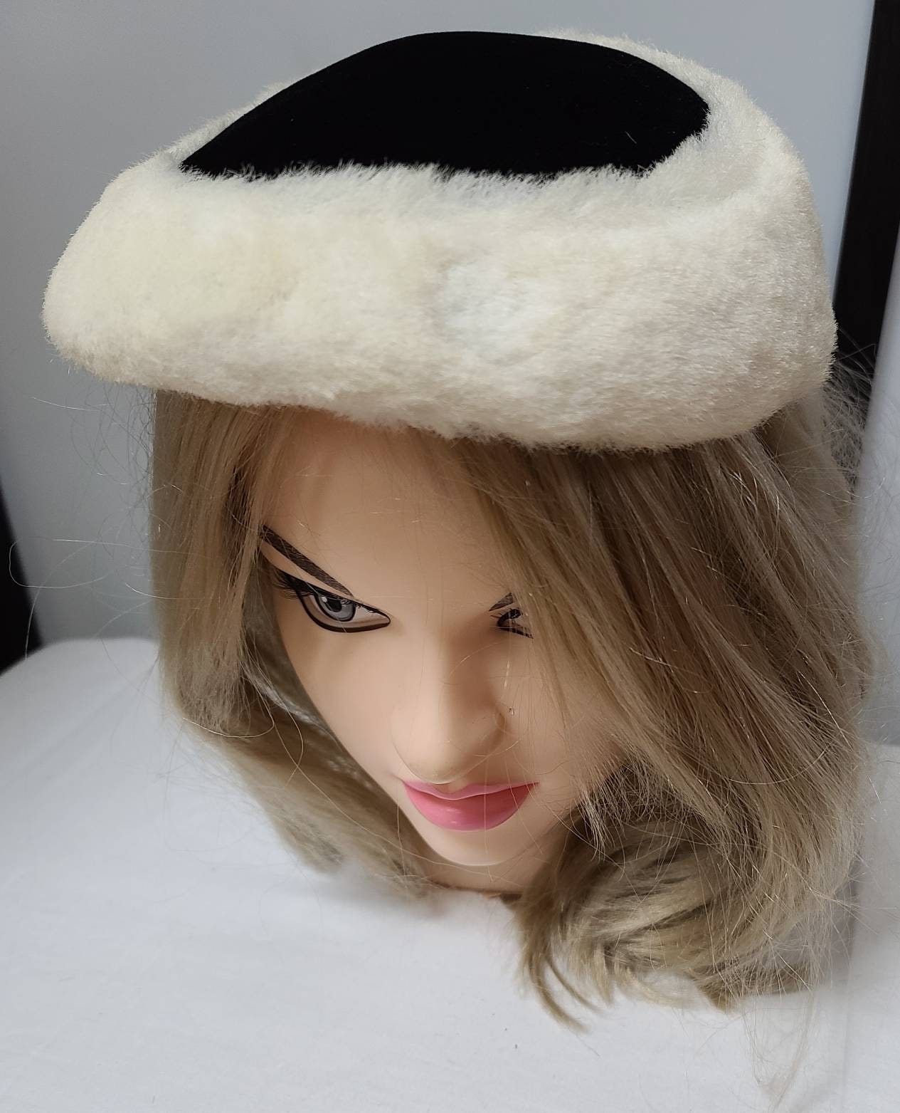 SALE Vintage 1950s Hat Black Velvet White Faux Fur Small Saucer Tilt Hat Mid Century Rockabilly 20 in.