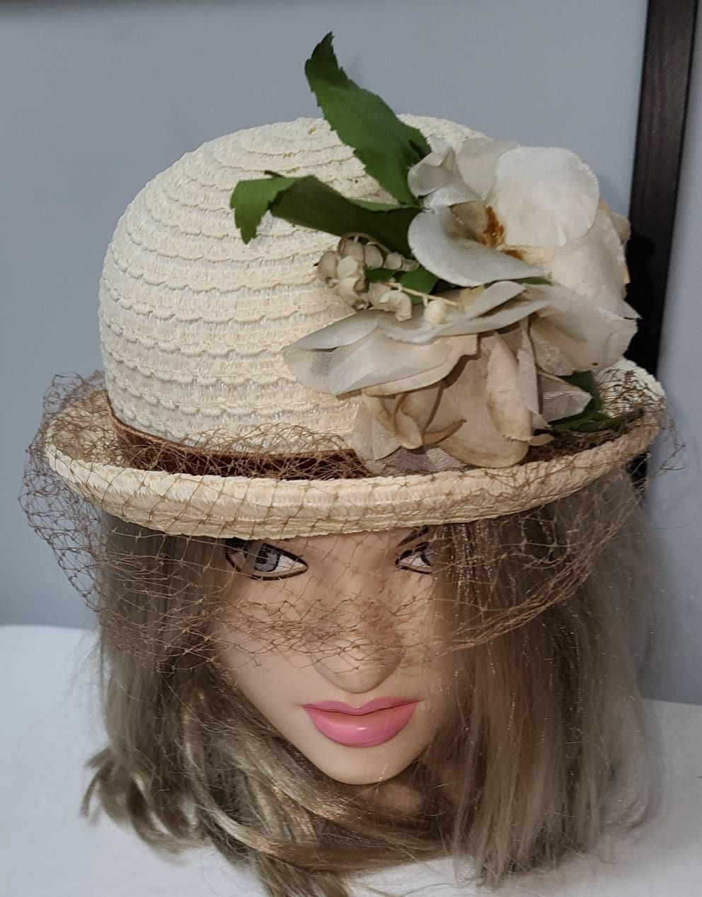 Vintage Straw Hat 1930s 40s Round Cream Straw Hat Brim Large White Flower Fine Beige Net Veil Art Deco Mid Century Rockabilly 20.5 in.