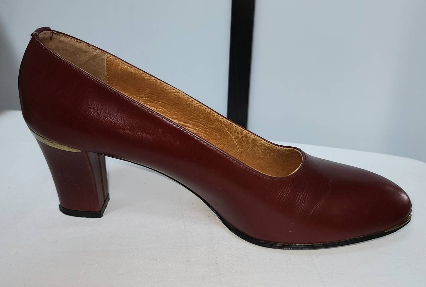 Vintage Etienne Aigner Shoes 1970s 80s Dark Red Leather Pumps Heels Goldtone Metal Trim Metal A Logos Designer Boho 8.5