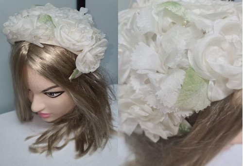 Vintage Half Hat 1950s White Floral Clamp Hat Lt Green Leaves Tiny Pearl Stamens Rockabilly Wedding Bridal Headpiece