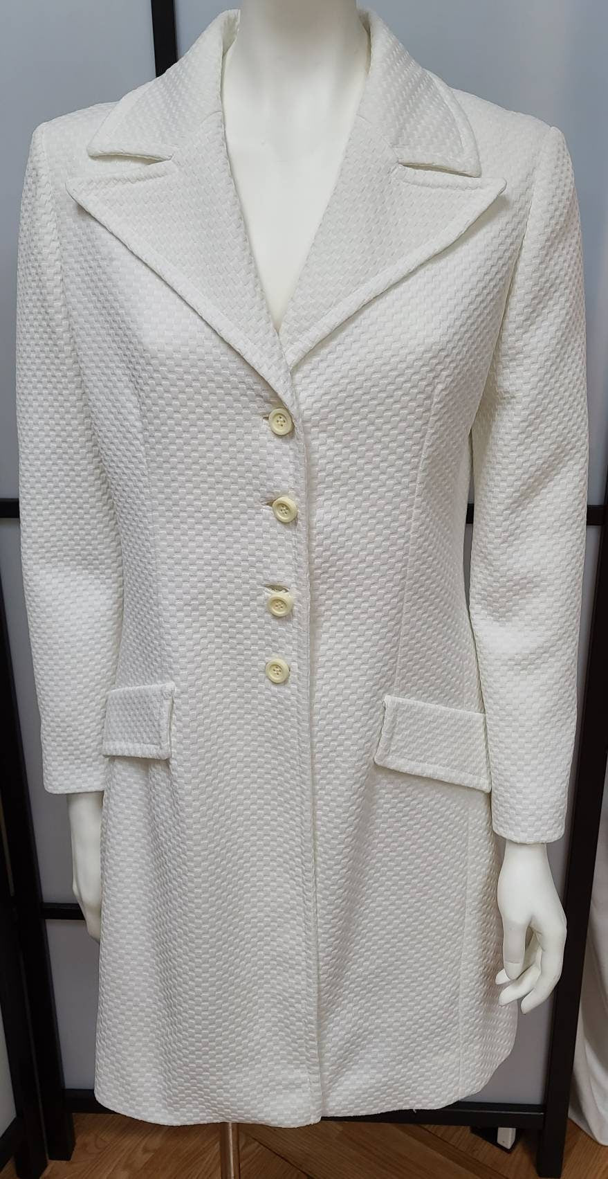 Vintage White Coat 1960s 70s Fitted Textured White Polyester Lightweight Coat Mod Boho M