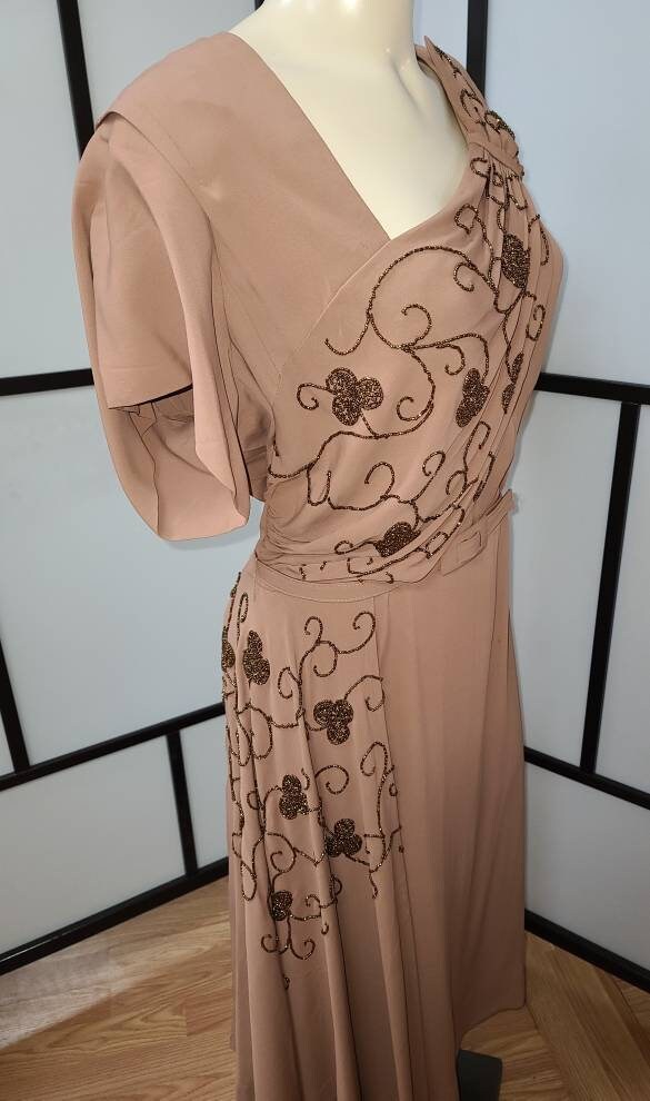 Vintage 1940s Dress Tan Mocha Rayon Crepe Tons of Tiny Copper Glass Seed Beads Floral Designs Mid Century Rockabilly XL