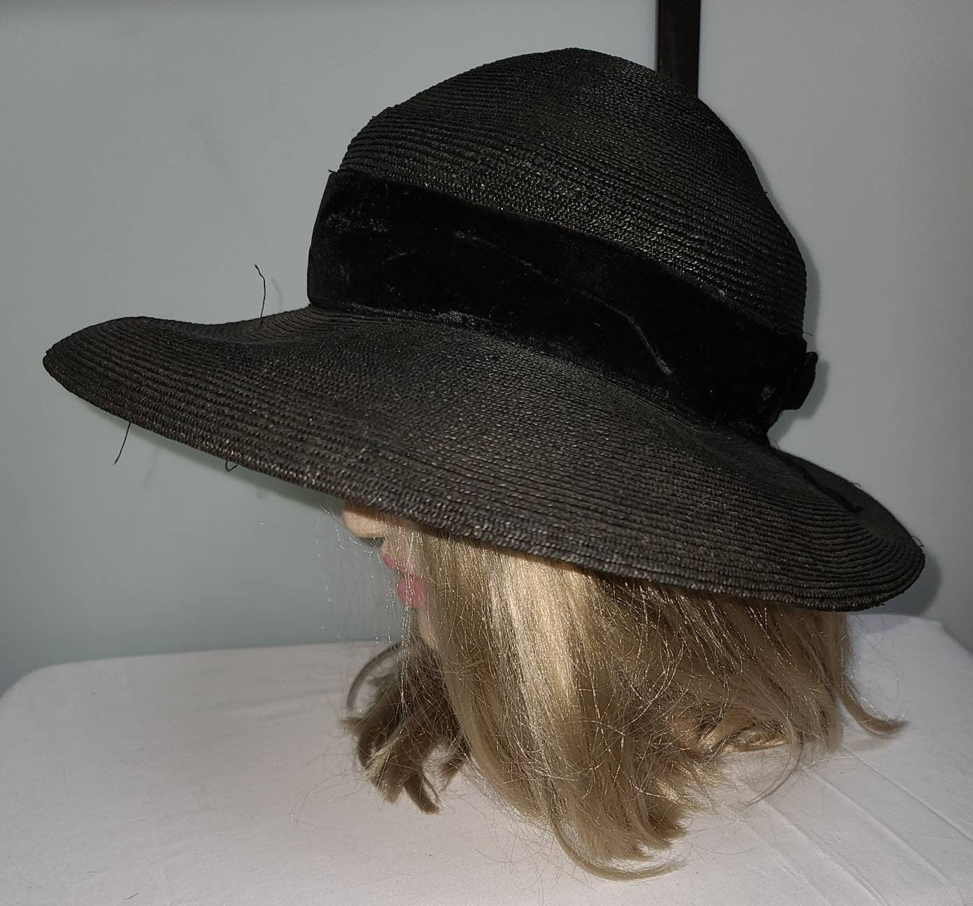 Vintage Sun Hat 1940s 50s Large Round Black Straw Hat Sequin Bead Applique Mid Century Rockabilly 21.5 in.
