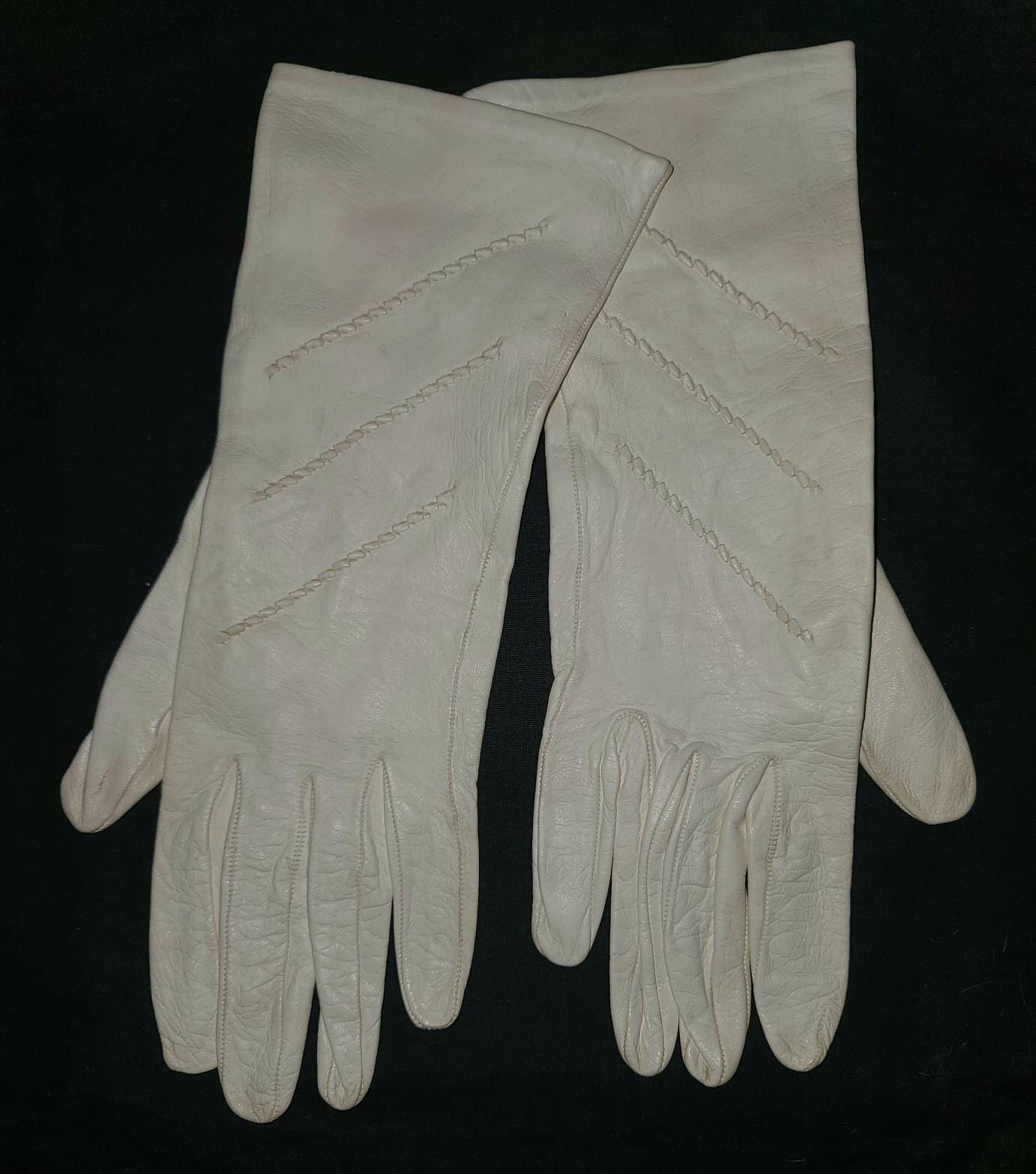 Vintage Leather Gloves 1950s 60s Mid Length Creamy White Leather Gloves Diagonal Stitching Rockabilly Boho 7.5 small stain