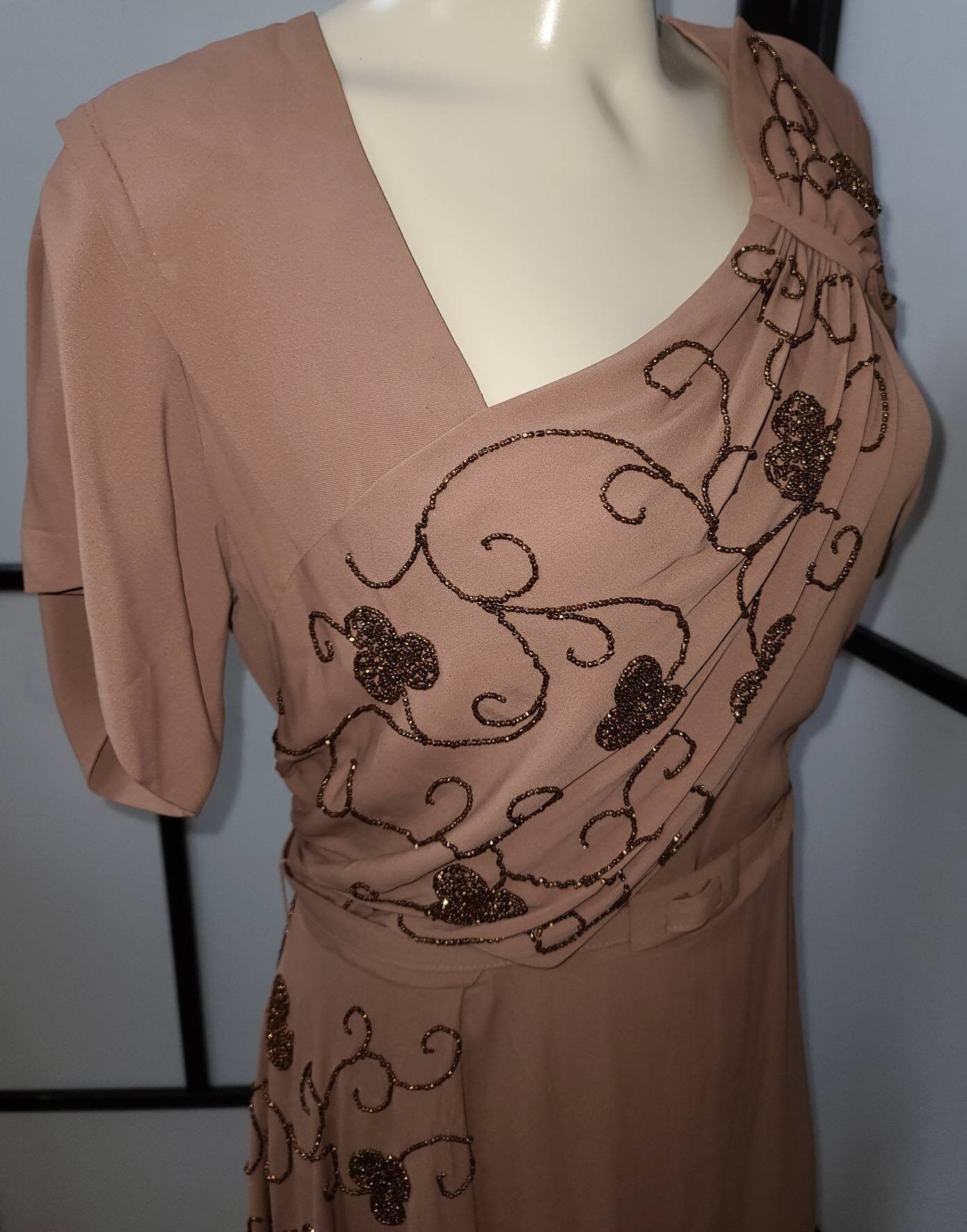 Vintage 1940s Dress Tan Mocha Rayon Crepe Tons of Tiny Copper Glass Seed Beads Floral Designs Mid Century Rockabilly XL