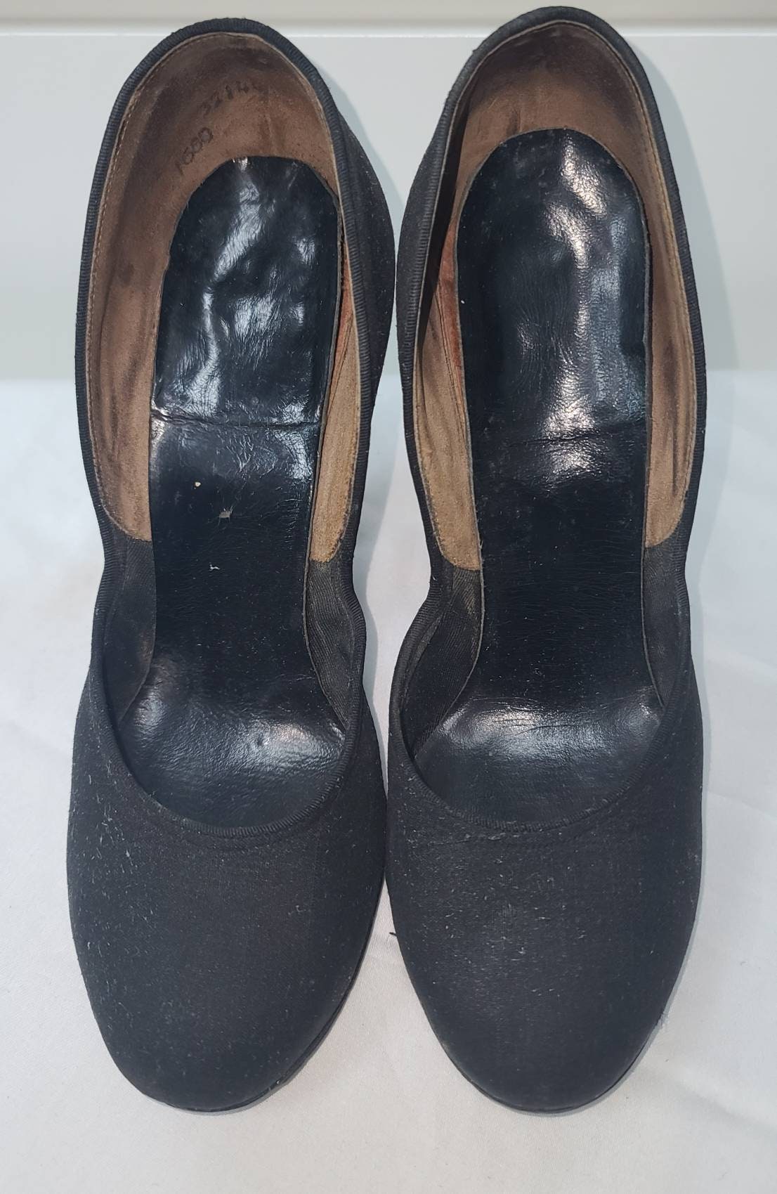 Vintage 1940s Shoes Black Fabric High Heels Round Toes Film Noir Rockabilly WWII sz 4.5