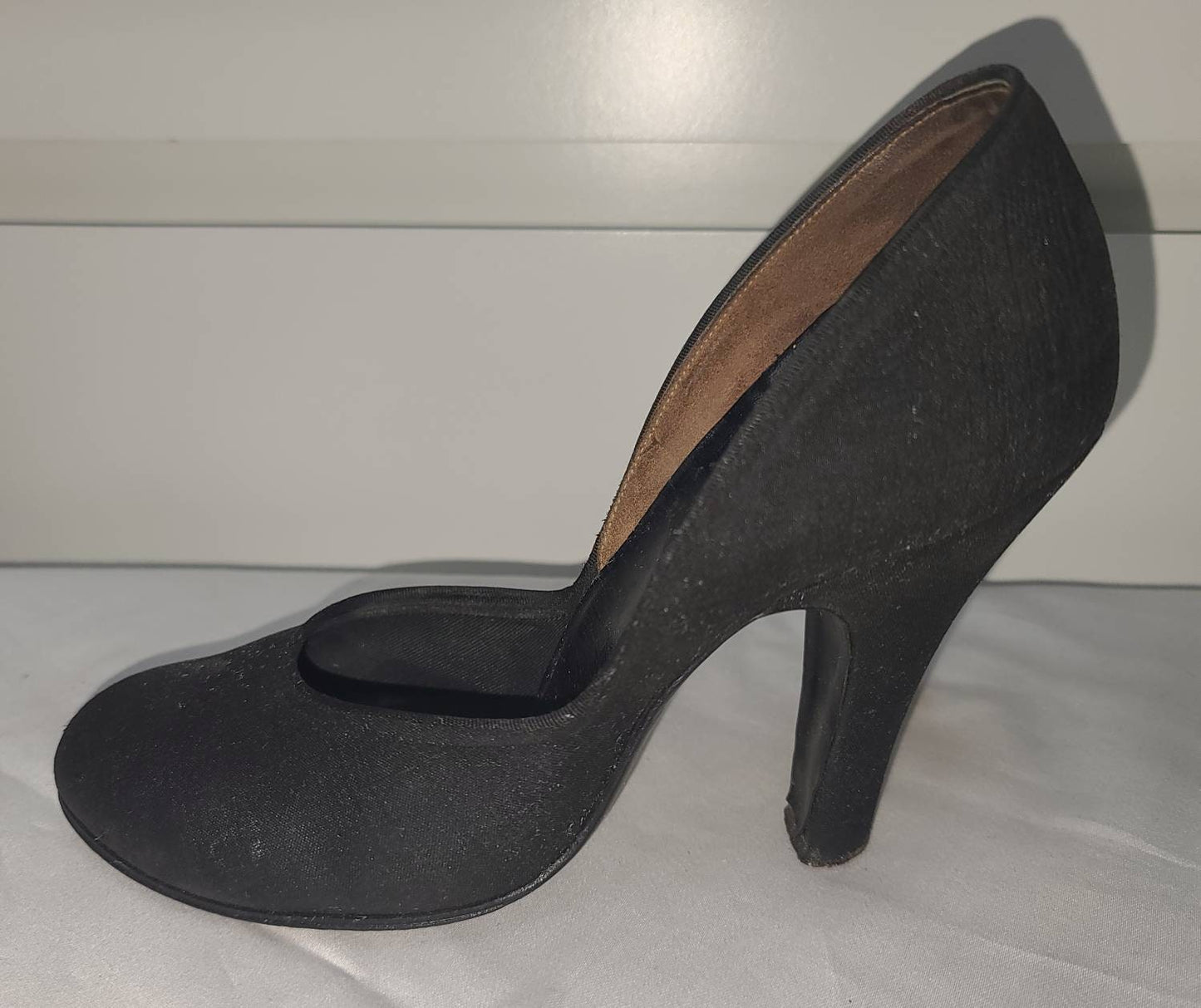 Vintage 1940s Shoes Black Fabric High Heels Round Toes Film Noir Rockabilly WWII sz 4.5
