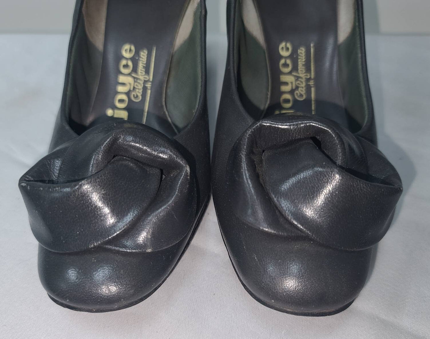 Vintage 1940s 50s Shoes Dark Gray Leather Pumps Large Knot Ornaments Joyce of California Mid Century Rockabilly sz 4.5