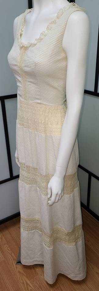 Vintage 1970s Gown Long Cream Cotton Pique Sleeveless Maxi Dress Tiered Skirt Crochet Lace Lanz Originals Prairie Boho Wedding Bridal S