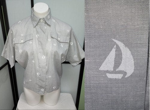 Vintage Jantzen Blouse 1950s 60s Light Gray Cotton Blouse White Sailboat Print Mid Century Rockabilly M L