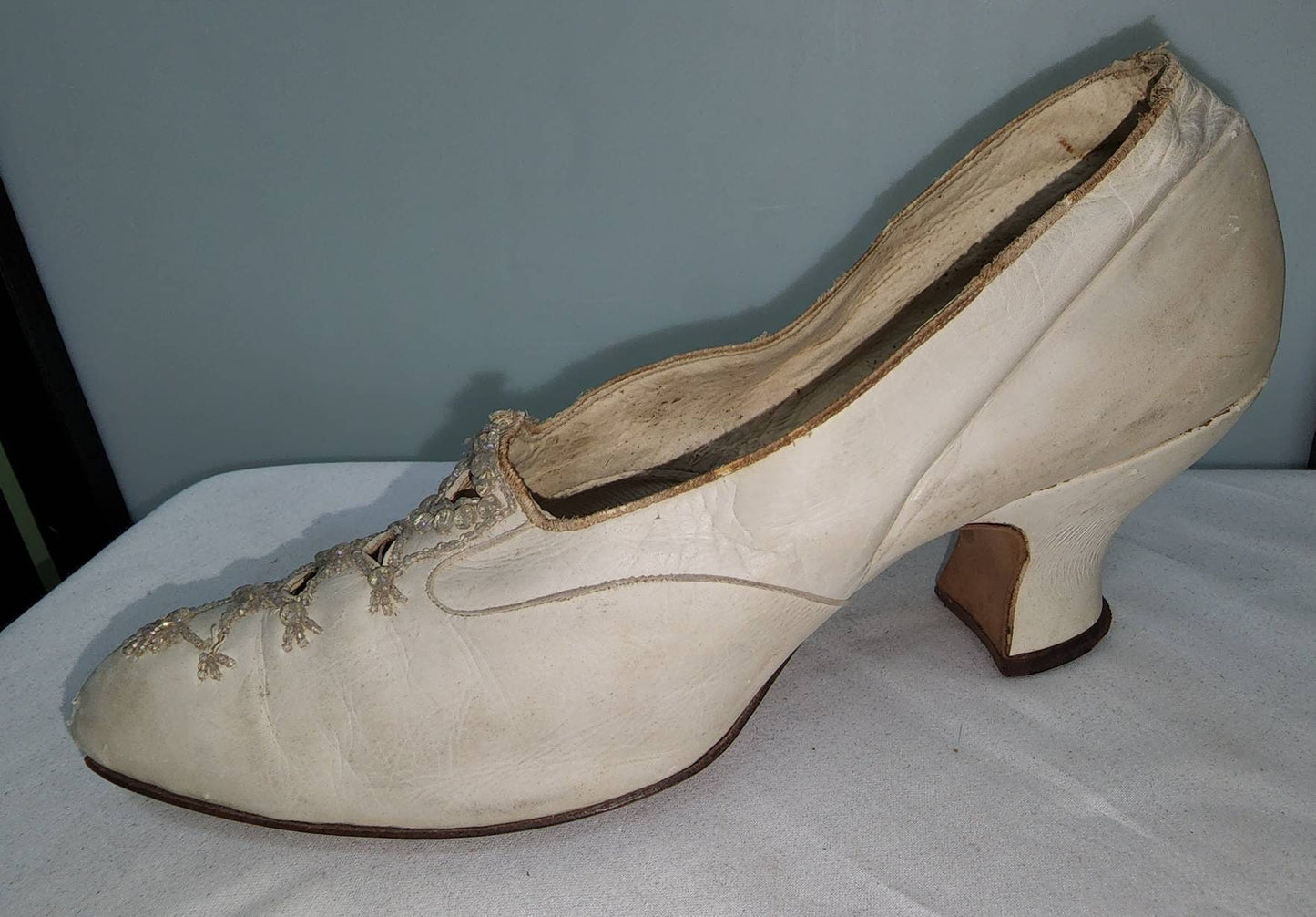 Antique Kidskin Shoes 1910s Cream Kidskin Beaded Pumps Open Cutouts Crystals Beads Low Heels Edwardian Wedding Shoes XS S