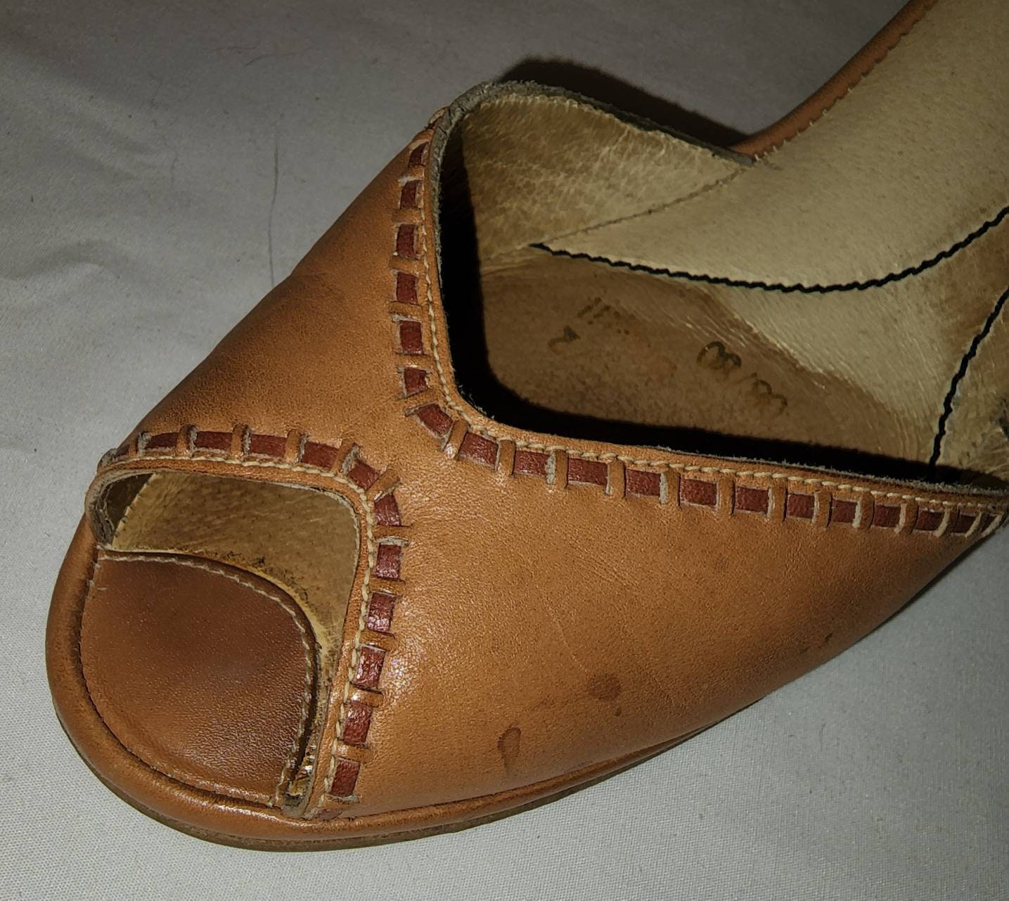 Vintage Rockport Sandals 1970s 80s Tan Leather Wedge Heel Open Toe Sandals Contrasting Trim Sunlights Boho 7 1/2 B