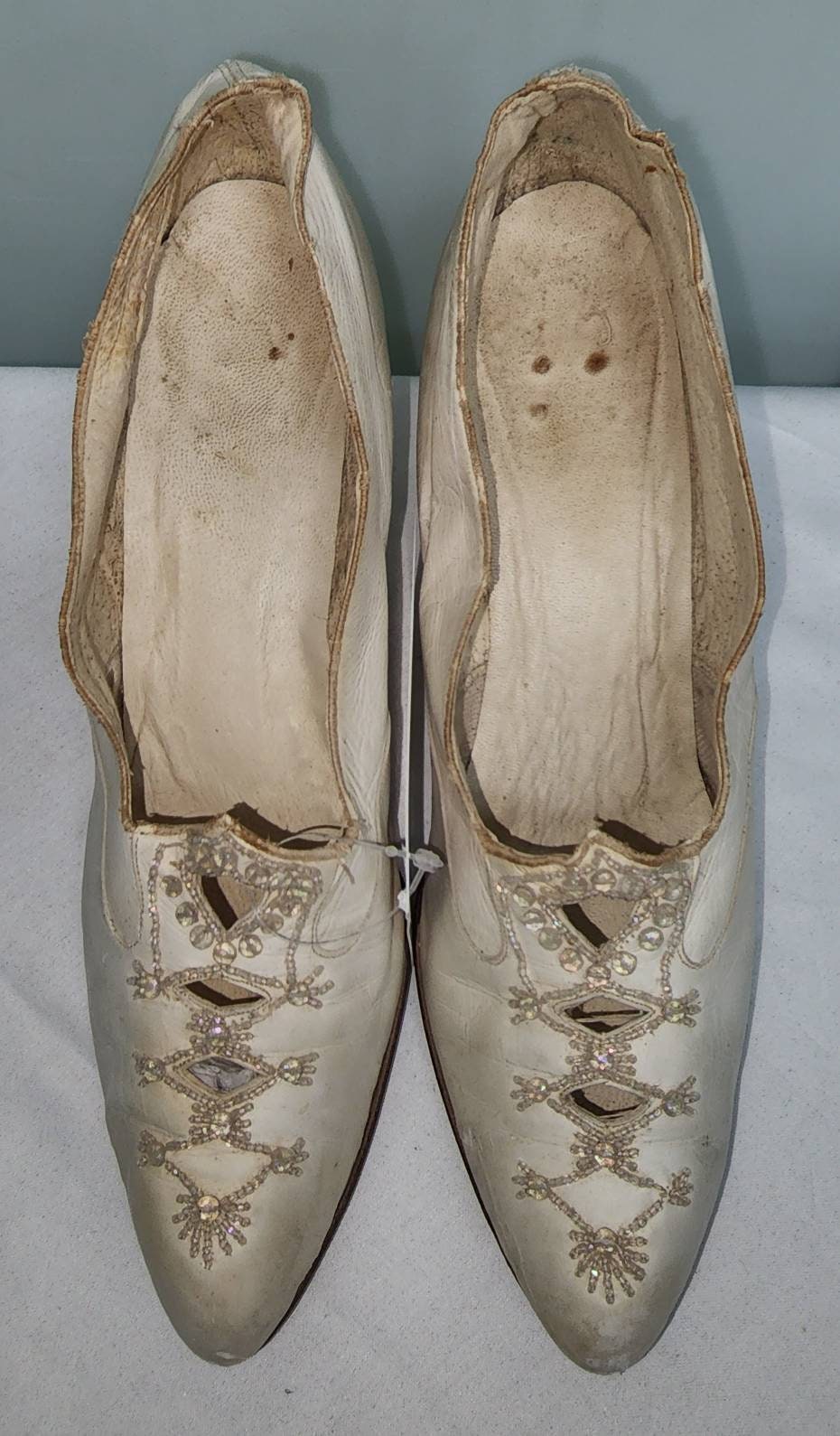 Antique Kidskin Shoes 1910s Cream Kidskin Beaded Pumps Open Cutouts Crystals Beads Low Heels Edwardian Wedding Shoes XS S
