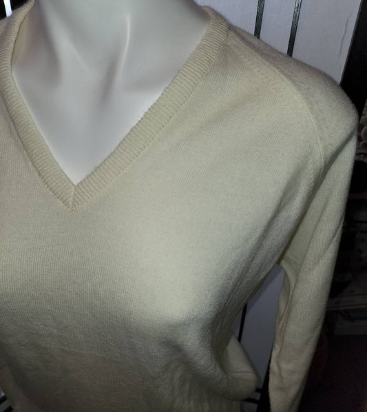 Vintage Pullover Sweater 1960s 70s Classic Cream Acrylic V Neck Pullover Sweater Made in Britain Mid Century Rockabilly L