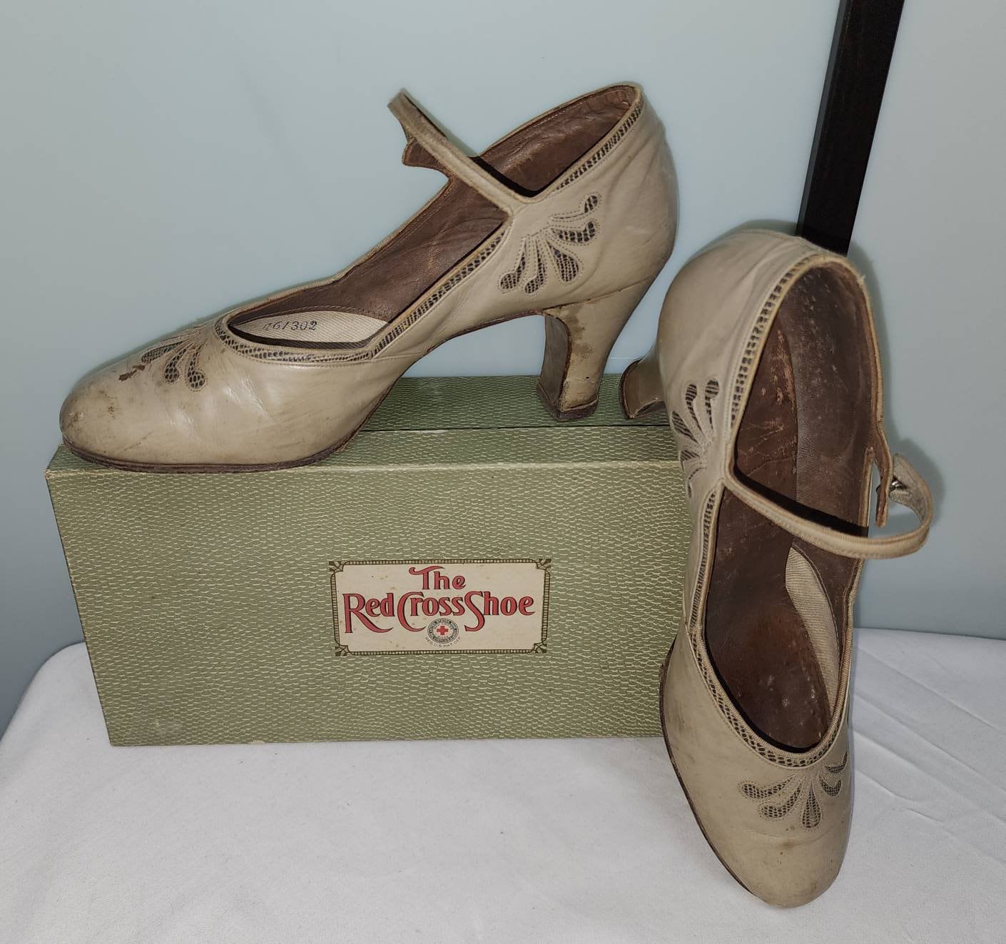 Vintage 1920s 30s Shoes Gray Green Beige Low Heel Ankle Strap Pumps Unique Cutout Designs Art Deco Flapper 7 AA