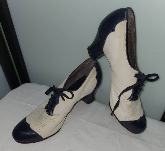 Vintage 1930s Shoes Navy Blue Off White Leather Spectator Shoes Selby Lace Up Oxfords Art Deco 6 1/2 6.5