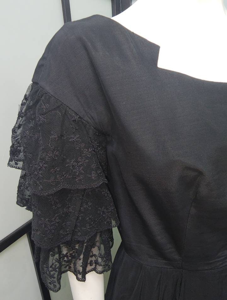 Vintage Black Lace Gown 1950s 60s Long Black Dress Black Lace Sleeves Lace Ruffle Hem Morticia Halloween Glamor S