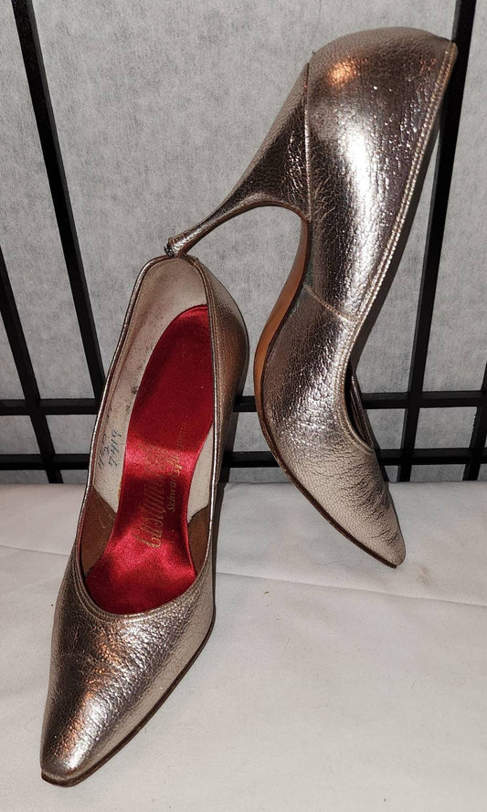 Vintage Silver Shoes 1950s 60s Silver Metallic Leather or Vinyl Stiletto High Heel Pumps Mid Century Rockabilly 4.5 B