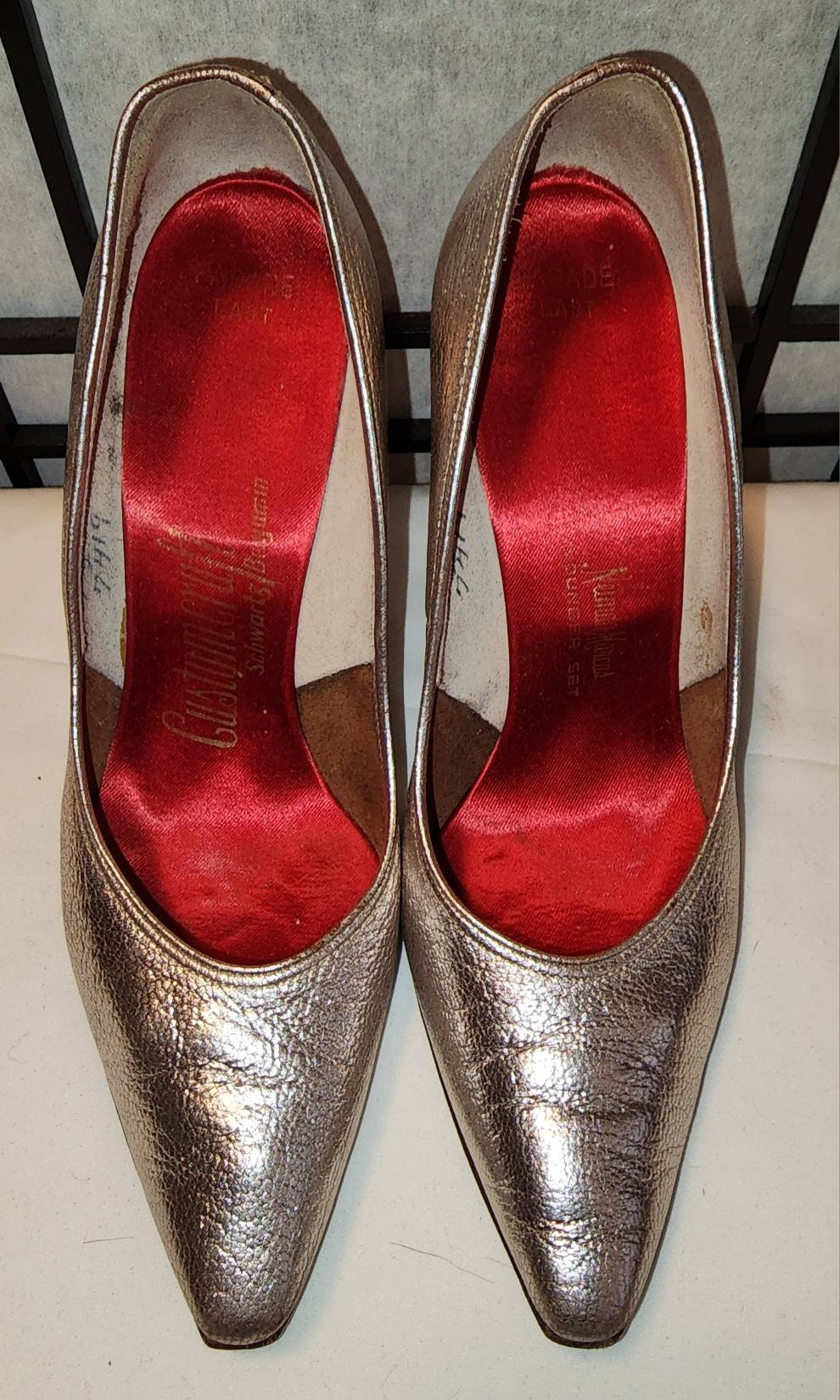 Vintage Silver Shoes 1950s 60s Silver Metallic Leather or Vinyl Stiletto High Heel Pumps Mid Century Rockabilly 4.5 B