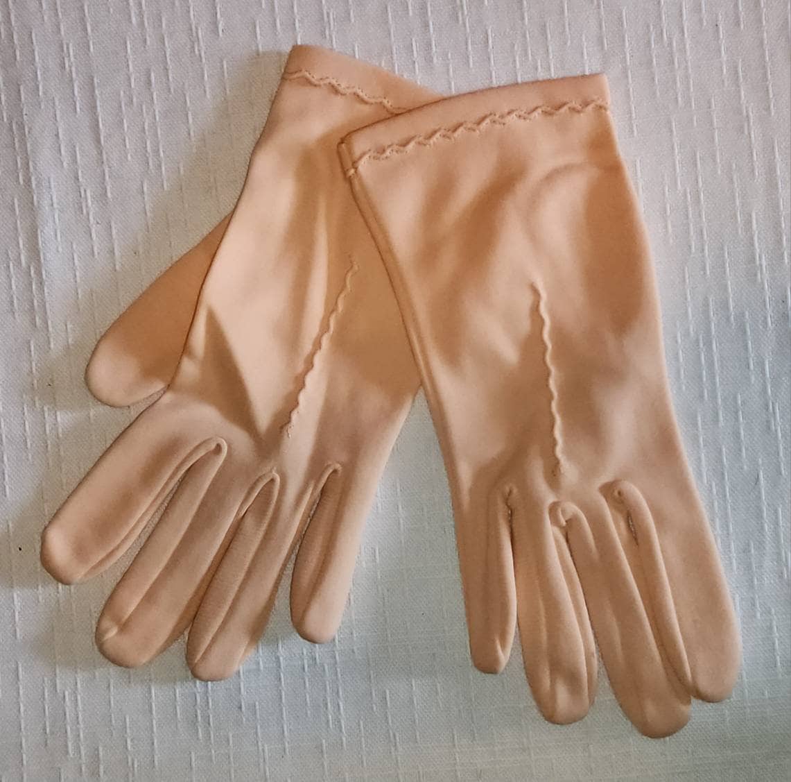 Vintage Orange Gloves 1950s Light Orange Sherbet Fabric Wrist Gloves Mid Century Rockabilly Boho