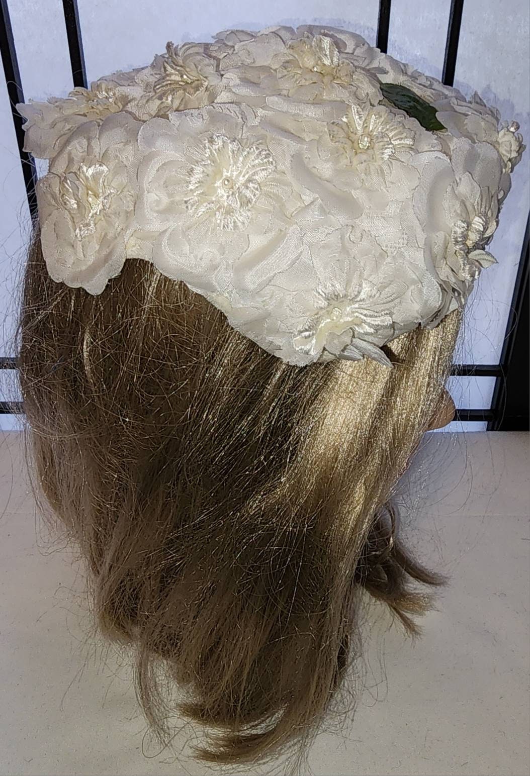 Vintage Floral Hat 1950s 60s White Floral Large Half Hat Clamp Hat Green Leaves Faux Pearls Rockabilly Wedding Bridal Headpiece