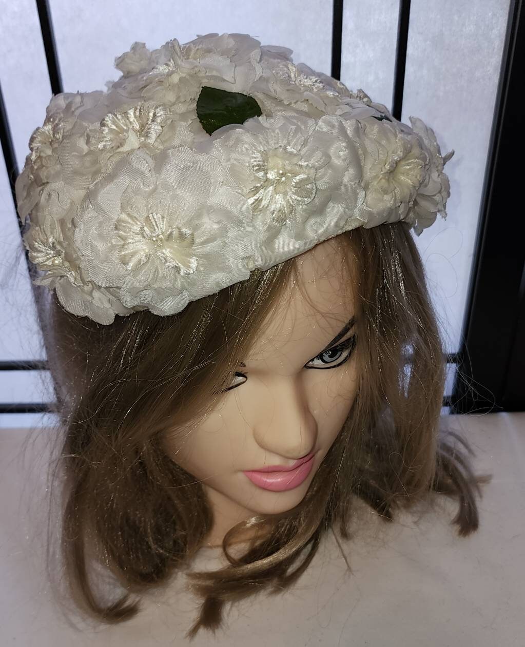 Vintage Floral Hat 1950s 60s White Floral Large Half Hat Clamp Hat Green Leaves Faux Pearls Rockabilly Wedding Bridal Headpiece