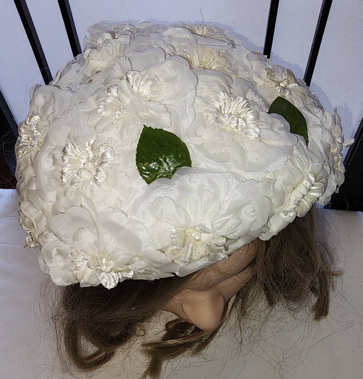 Vintage Floral Hat 1950s 60s White Floral Large Half Hat Clamp Hat Green Leaves Faux Pearls Rockabilly Wedding Bridal Headpiece