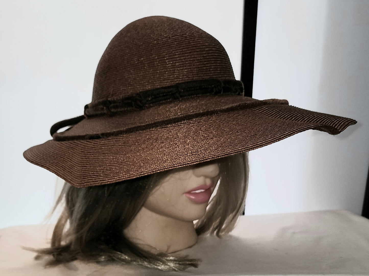 Vintage 1950s Hat Large Round Rust Brown Straw Cartwheel Sun Hat Velvet Cord Trim Mid Century Rockabilly 21 in.